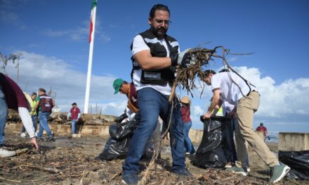 Responde ciudadanía al llamado de Pedro Miguel Rosaldo y se suma a jornada de limpieza en playa de Coatzacoalcos