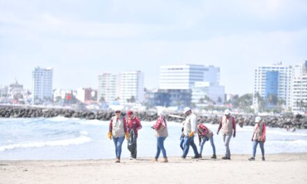 Ubican ‘trazas’ de hidrocarburo en playas de Veracruz y Boca del Río, refuerzan limpieza Federación, Estado y municipios