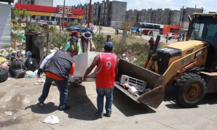 Pedro Miguel Rosaldo el retiro de 133 toneladas de criaderos de dengue en Coatzacoalcos