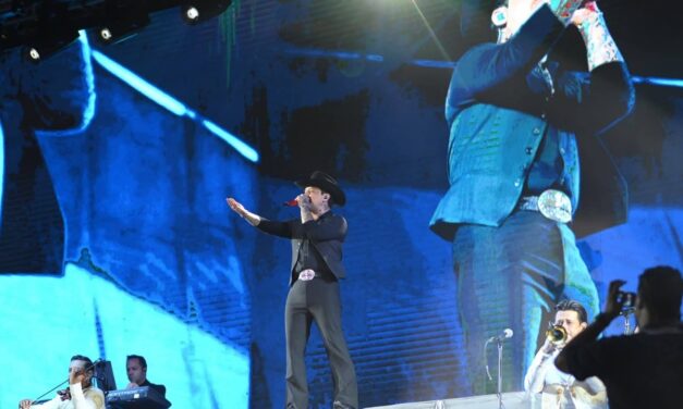 ​Inaugura Christian Nodal con rotundo éxito la Expo Feria Coatza 2026; abarrotan el Teatro del Pueblo