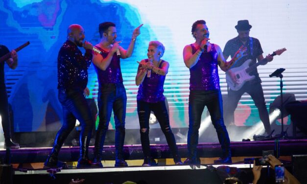 Invaden Kabah y JNS de nostalgia noventera el Teatro del Pueblo de la Expo Feria Coatza 2026