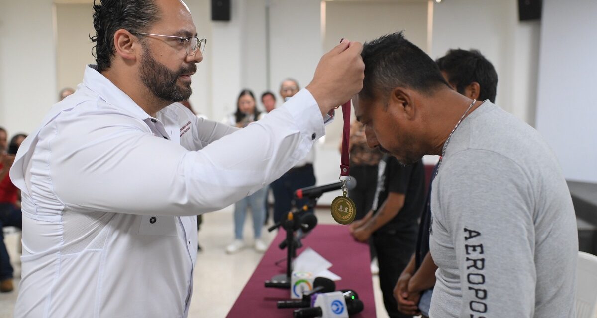 Reconoce Coatzacoalcos acto heroico de ciudadanos que salvaron a joven en el mar