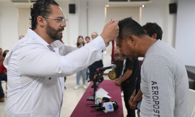 Reconoce Coatzacoalcos acto heroico de ciudadanos que salvaron a joven en el mar
