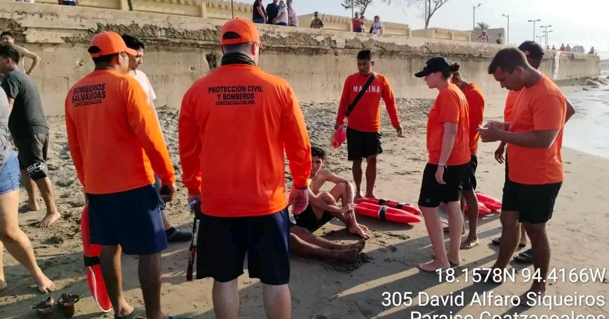 Logran rescate exitoso de bañistas en zona de escolleras de Coatzacoalcos​
