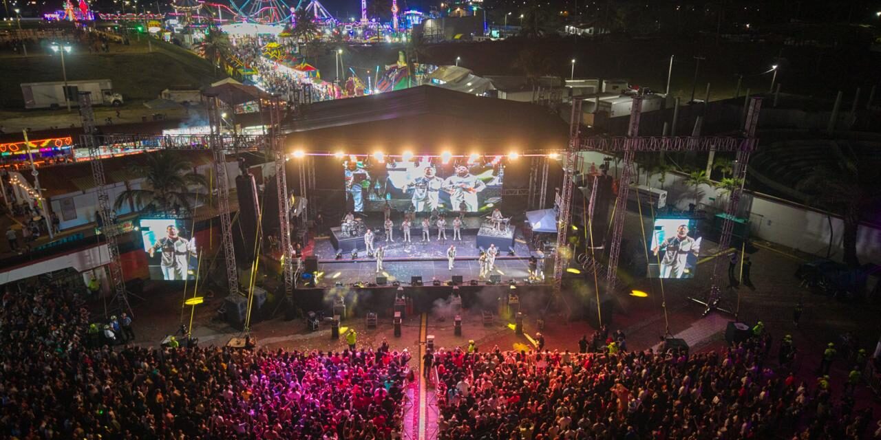 “Niche Disco Tour” hace vibrar el Teatro del Pueblo de la Expo Feria Coatza 2026 con su salsa colombiana