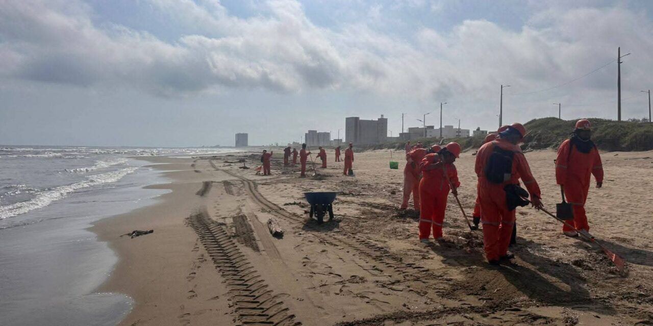 Gobierno de Coatzacoalcos intensifica mantenimiento en playas y promueve el deporte regional