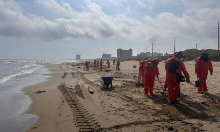 Gobierno de Coatzacoalcos intensifica mantenimiento en playas y promueve el deporte regional