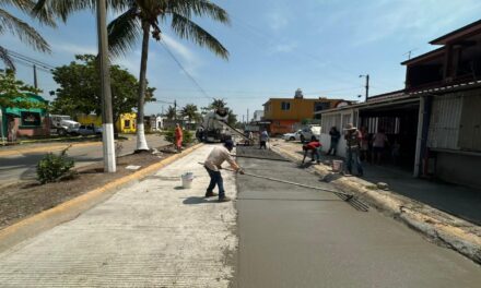Intensifica Ayuntamiento de Coatzacoalcos trabajos de rehabilitación vial en Ciudad Olmeca y el Trópico de la Rivera