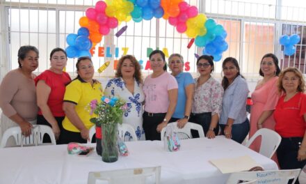 DIF Coatzacoalcos celebra a las educadoras de CADI y CAIC en su día