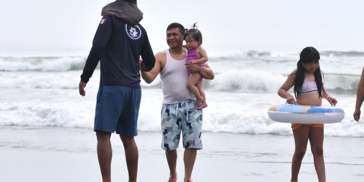 Visitantes destacan playas limpias en Veracruz y piden no dejarse llevar por versiones erróneas