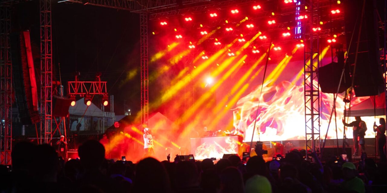 “Puro Reguetón” incendia Coatza: baile, ‘beats’ y una noche que hizo historia en la Expo Feria 2026