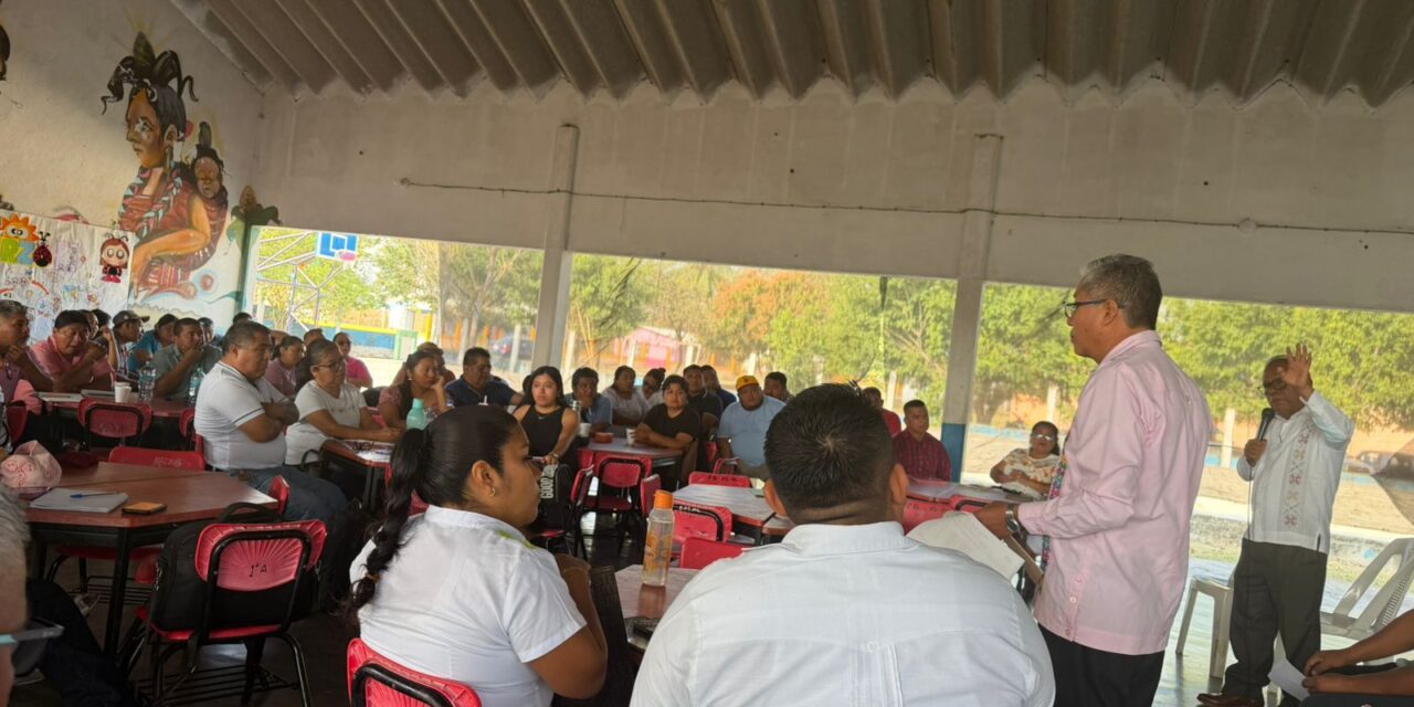 Participan docentes en capacitación para reforzar la lectura y escritura chinanteca