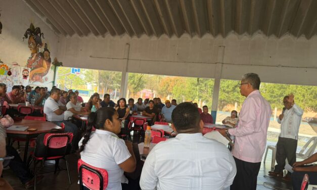 Participan docentes en capacitación para reforzar la lectura y escritura chinanteca