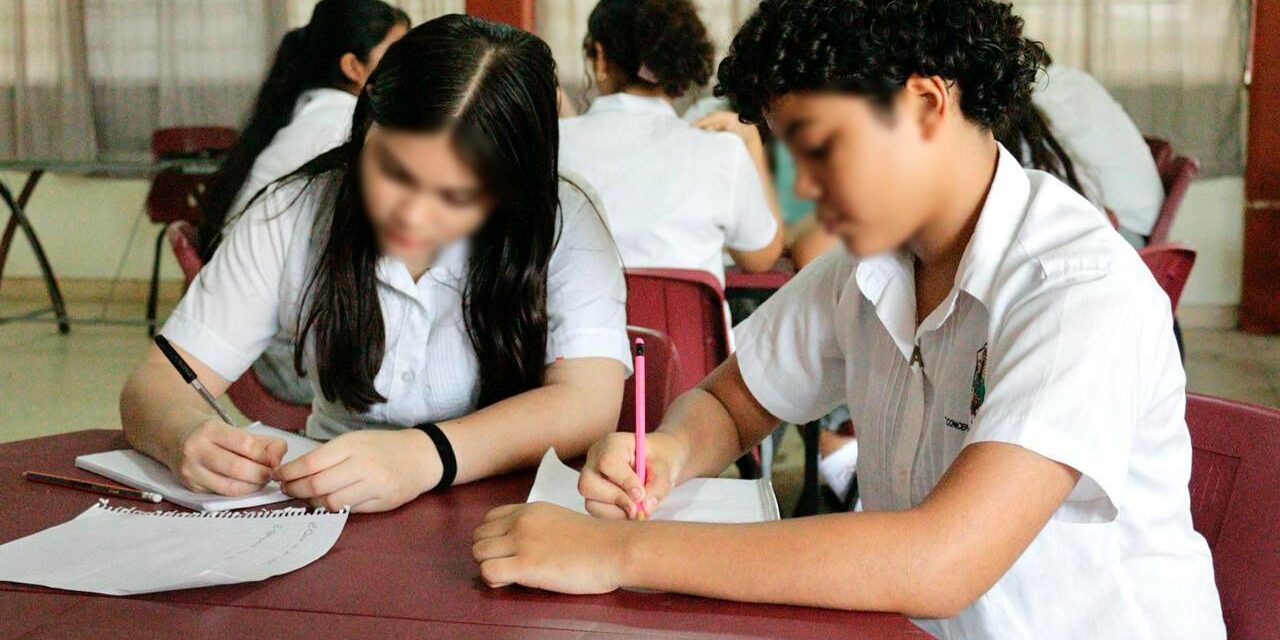 Retornan a las aulas más de 1.6 millones de alumnos en Veracruz