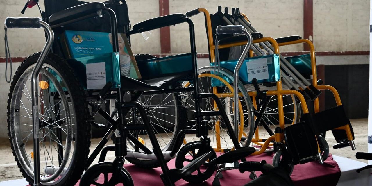 Distribuye DIF apoyos funcionales y de asistencia social en Yecuatla y Tenochtitlán