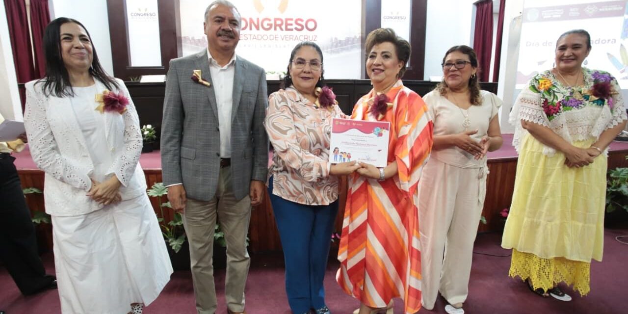 SEV reconoce a educadoras por su labor en la primera infancia