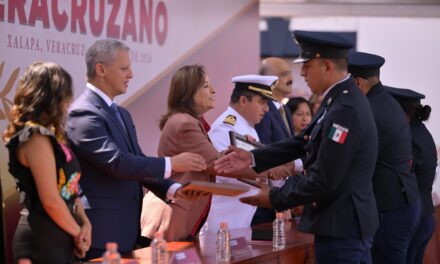 Gobernadora reconoce valor y trabajo humanitario de la Policía Veracruzana en contingencias
