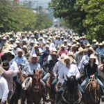 Cabalgata reúne a 3 mil jinetes y caballos en el cierre del Congreso del Caballo