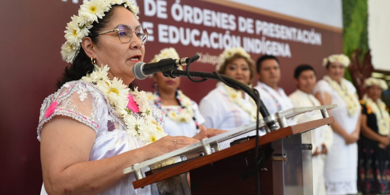 Entrega SEV órdenes de presentación a docentes de educación indígena