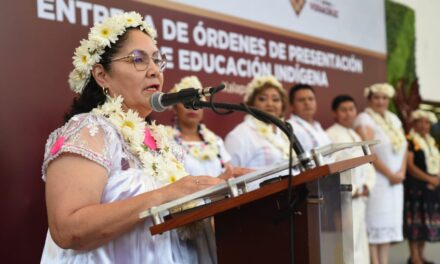 Entrega SEV órdenes de presentación a docentes de educación indígena