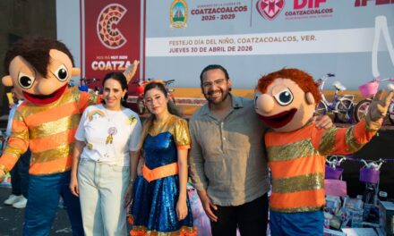 Con la entrega de más de 7 mil regalos, Pedro Miguel Rosaldo García y Sonia Marie Salvador Goraieb celebran Festival Infantil en Coatzacoalcos