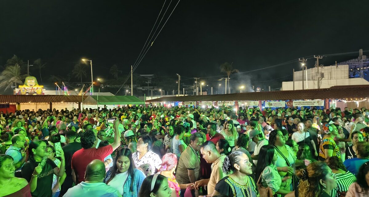 Lleno total con Súper Grupo Juárez en la Plaza de la Cultura de la Expo Feria Coatza 2026