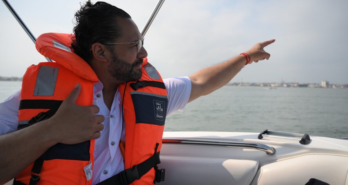 Refuerza Pedro Miguel Rosaldo supervisión de limpieza de playa por mar y tierra en Coatzacoalcos