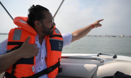 Refuerza Pedro Miguel Rosaldo supervisión de limpieza de playa por mar y tierra en Coatzacoalcos