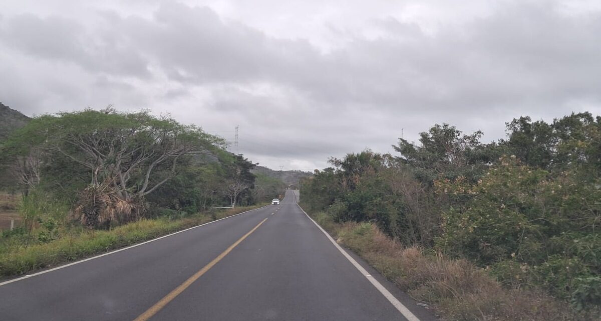 Anuncian cierre temporal en tramo de la carretera 180, por retiro de roca: SICT