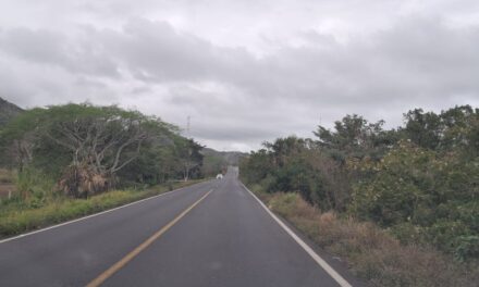 Anuncian cierre temporal en tramo de la carretera 180, por retiro de roca: SICT