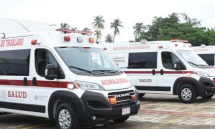 Adquiere Estado 60 ambulancias para hospitales de Veracruz