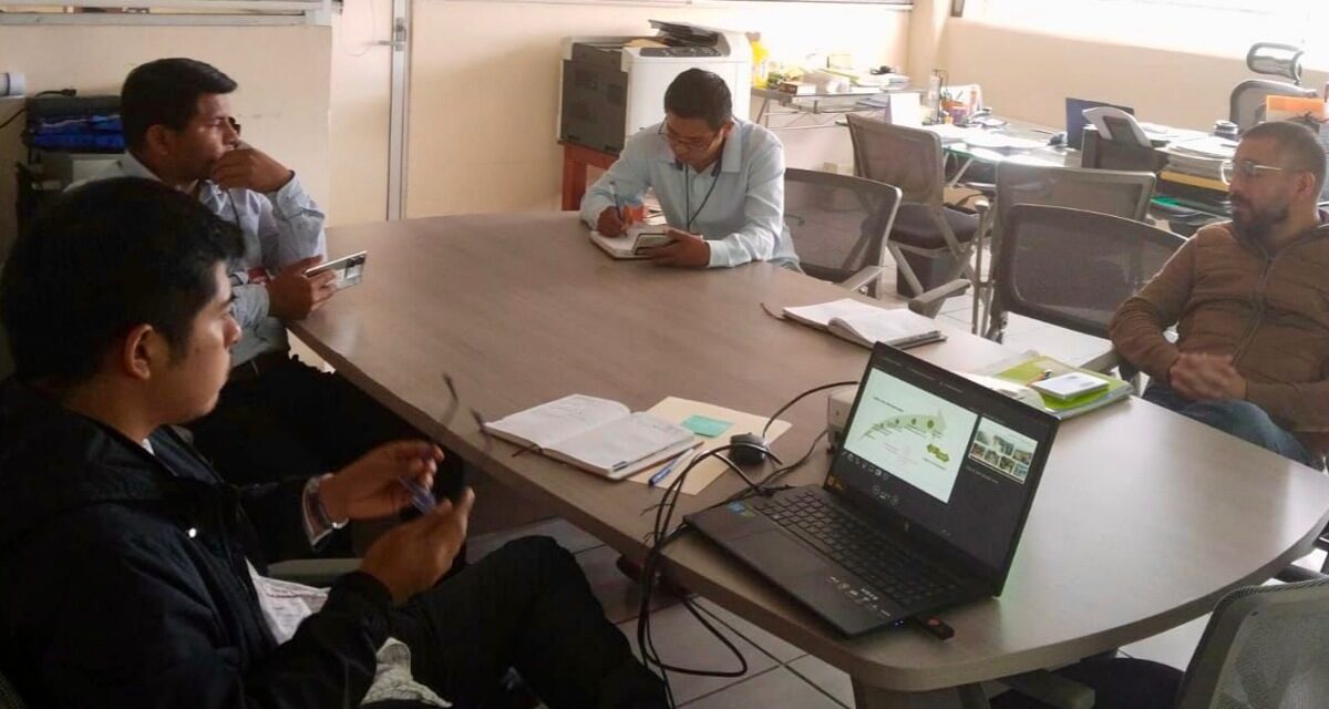 Capacita SICT Veracruz a autoridades de Soteapan para garantizar uso eficiente de recursos en camino artesanal