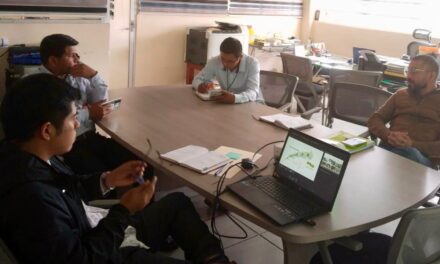 Capacita SICT Veracruz a autoridades de Soteapan para garantizar uso eficiente de recursos en camino artesanal