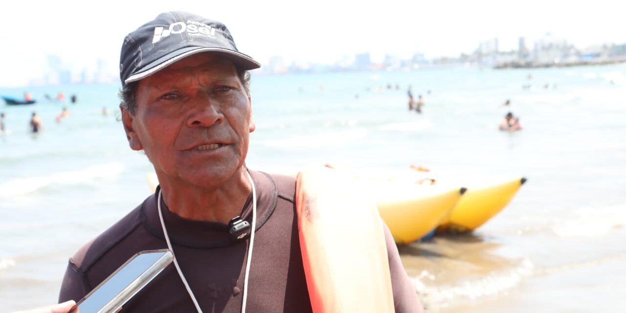 Prestadores de servicios y turistas invitan a disfrutar playas limpias de Veracruz