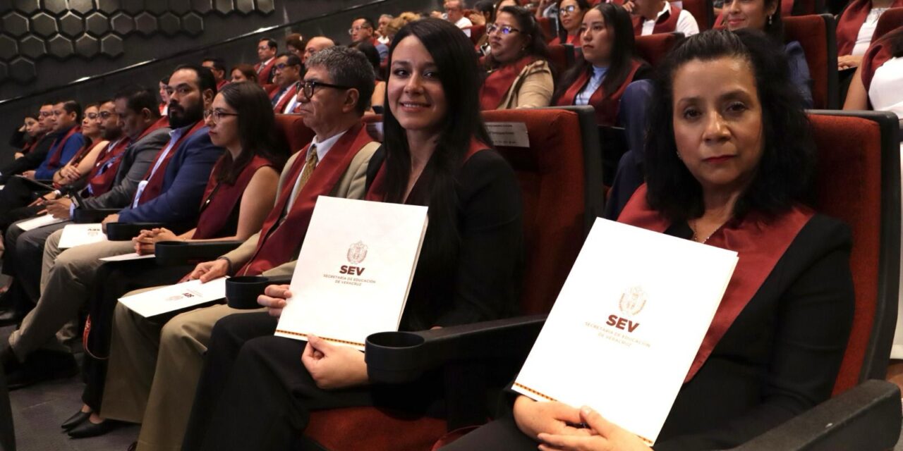 Egresados del Consorcio Clavijero reciben Actas de Recepción Profesional y de Grado