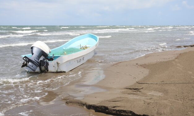 Politizan presencia de hidrocarburos en las playas de Veracruz señalan pescadores