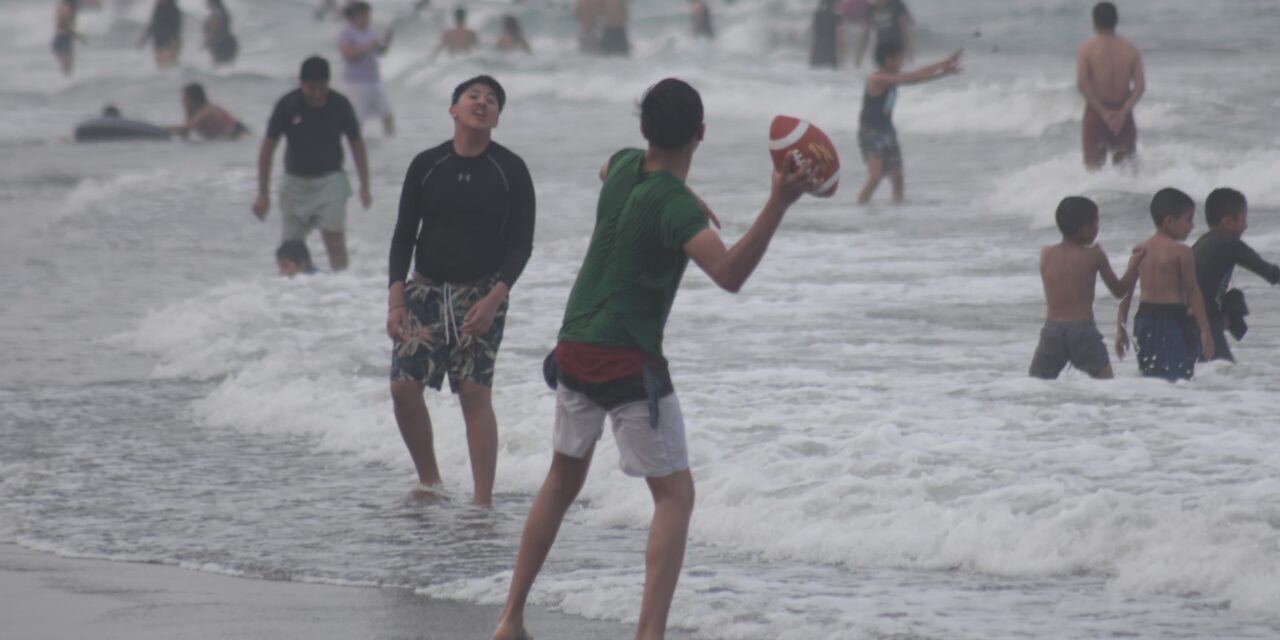 Playas limpias, ambiente familiar y mucha diversión: visitantes recomiendan Chachalacas