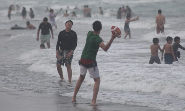 Playas limpias, ambiente familiar y mucha diversión: visitantes recomiendan Chachalacas