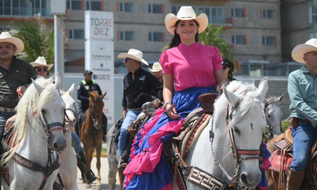 Tradición a caballo: la Gran Cabalgata 2026 llena de música y alegría a Coatzacoalcos