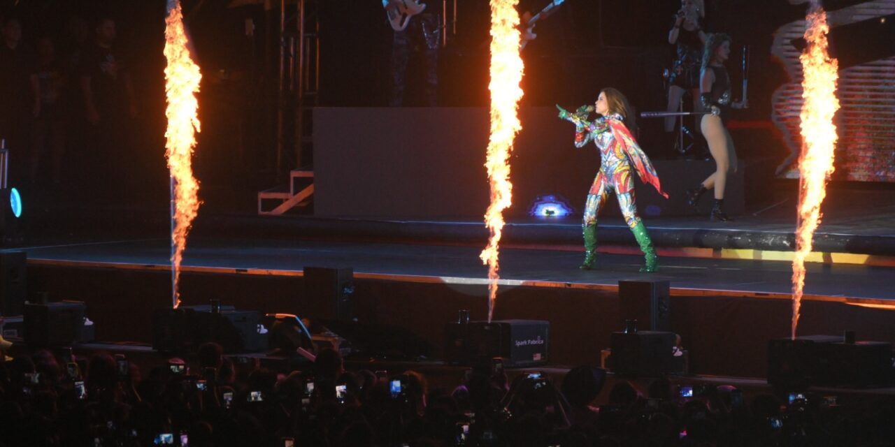 Cierra Gloria Trevi con broche de oro la Expo Feria Coatza 2026 en una noche de éxito total