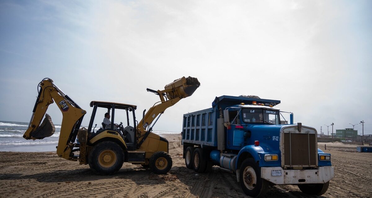 Retira Gobierno de Coatzacoalcos 600 toneladas de sargazo en playas de Coatzacoalcos
