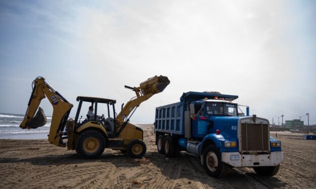Retira Gobierno de Coatzacoalcos 600 toneladas de sargazo en playas de Coatzacoalcos