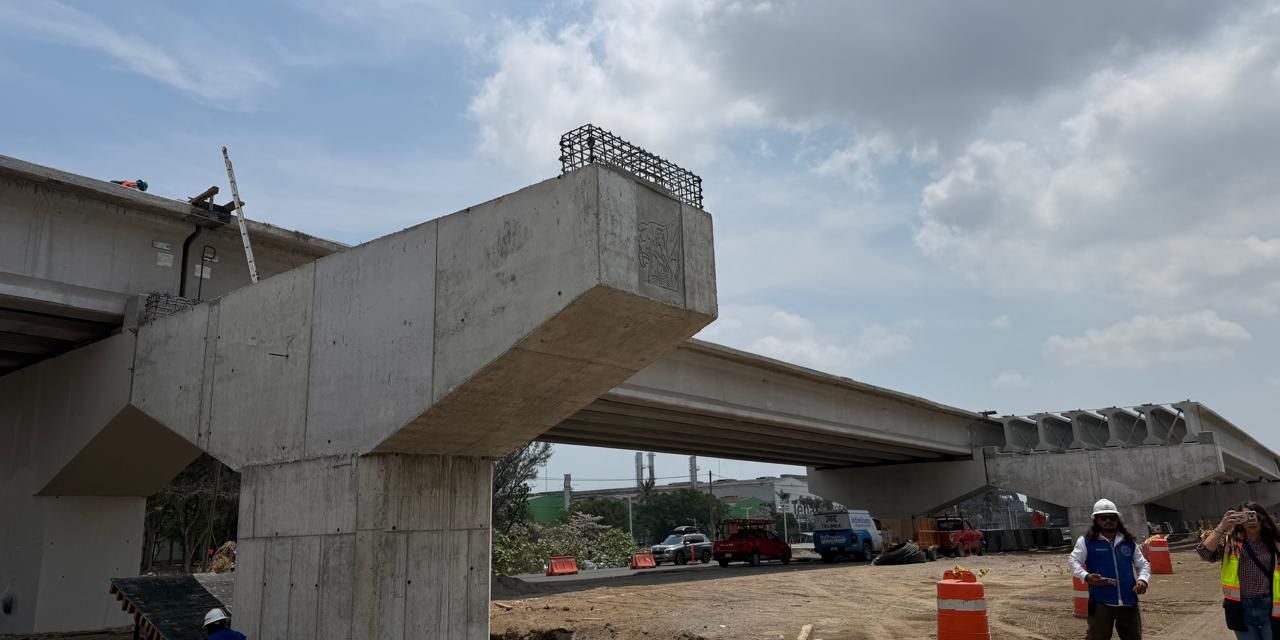 Supervisa titular de la SICT, Jesús Esteva Medina, avances en distribuidor vial de acceso al Puerto de Veracruz