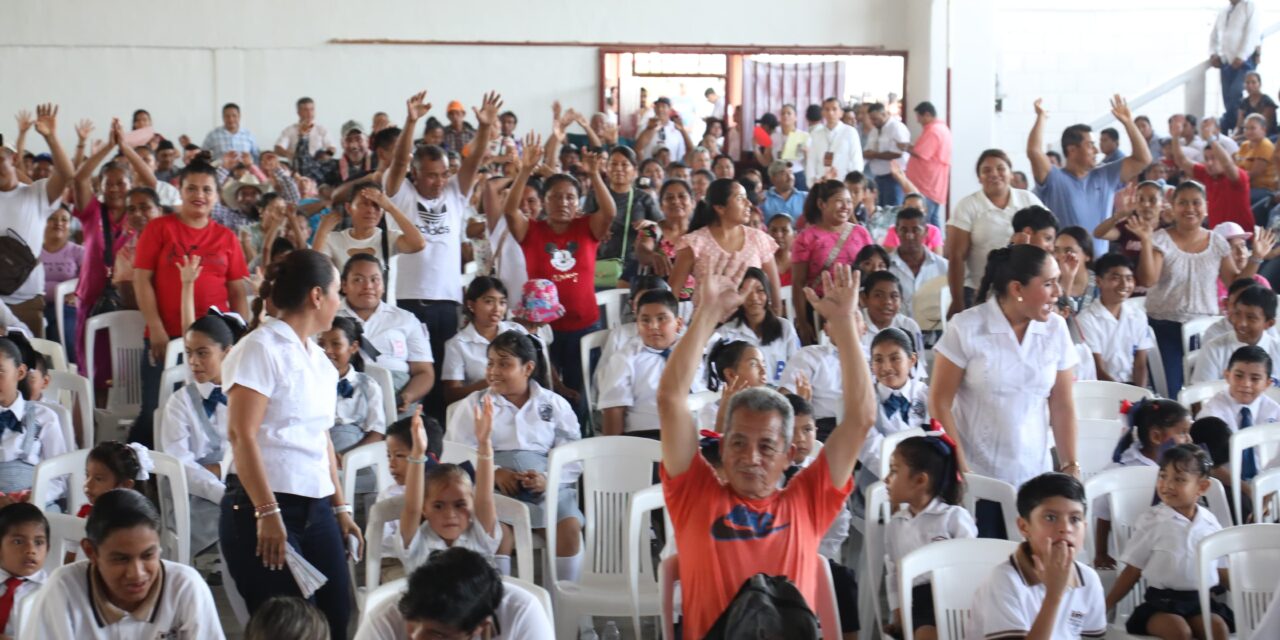 Transformando la Educación salda deuda histórica en telesecundarias, las equipa con pantallas