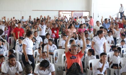 Transformando la Educación salda deuda histórica en telesecundarias, las equipa con pantallas