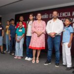 “Todo lo que se pongan en la cabeza, todo lo pueden lograr”: alcalde celebra a niños destacados en Coatzacoalcos