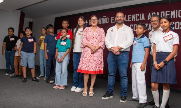 “Todo lo que se pongan en la cabeza, todo lo pueden lograr”: alcalde celebra a niños destacados en Coatzacoalcos