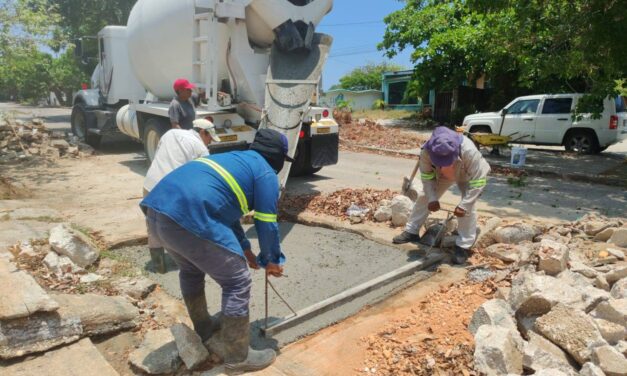 Refuerza Coatzacoalcos programa “Cero Baches” con vaciado de concreto en puntos estratégicos