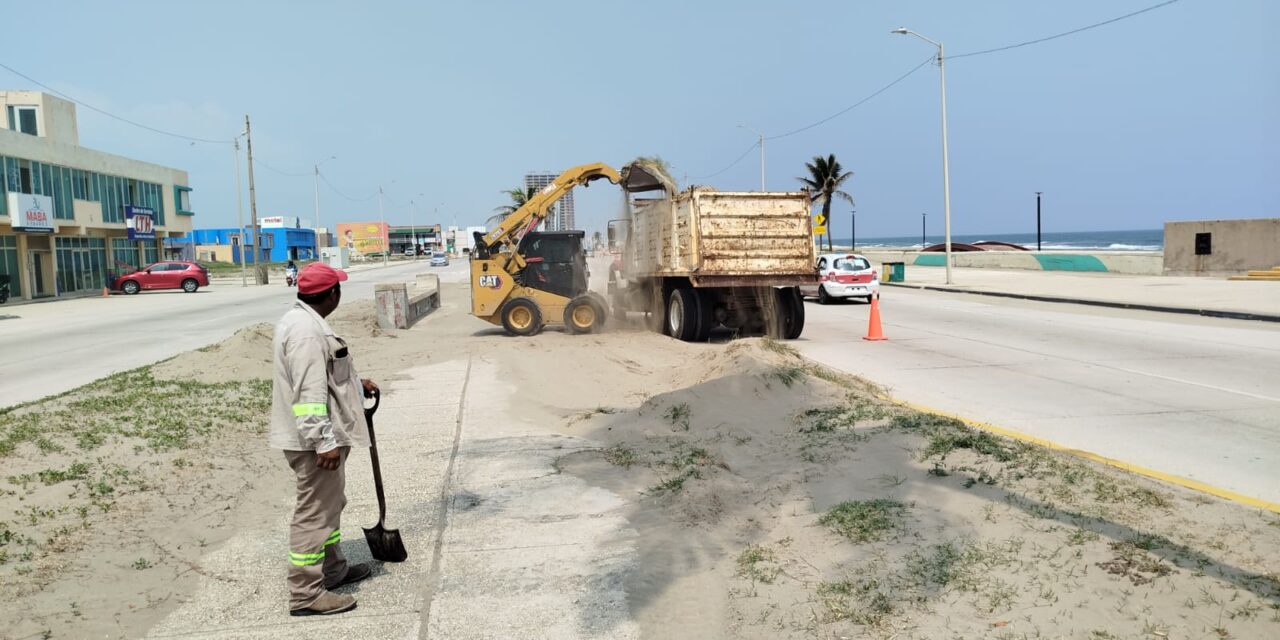 Refuerza Ayuntamiento de Coatzacoalcos el despeje de vialidades con operativos de maquinaria pesada