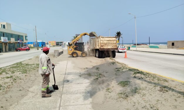 Refuerza Ayuntamiento de Coatzacoalcos el despeje de vialidades con operativos de maquinaria pesada